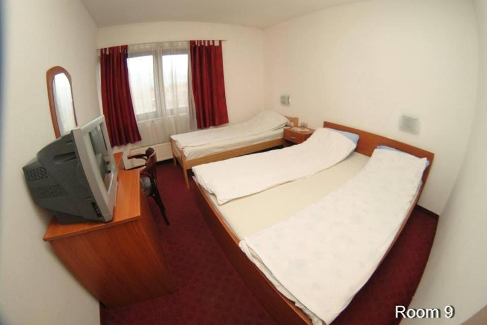 Motel Bella Italia Іліджа Екстер'єр фото