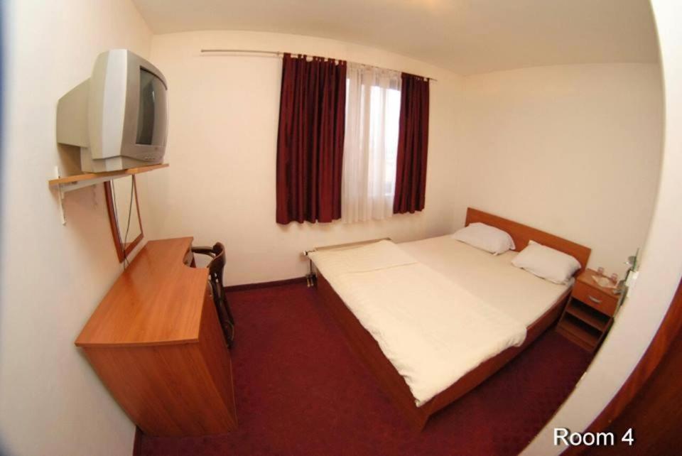 Motel Bella Italia Іліджа Екстер'єр фото