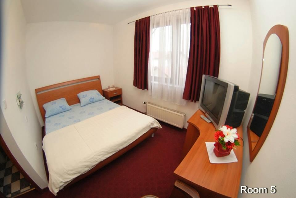 Motel Bella Italia Іліджа Екстер'єр фото